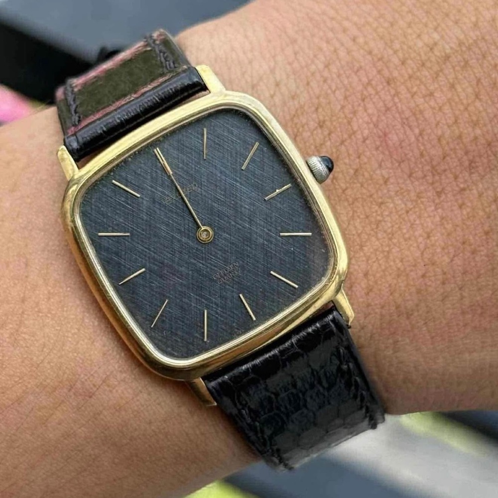 1989 Citizen Exceed “Blue Linen Dial” 
Ref. No.: 4-796471
Gold Plated Case